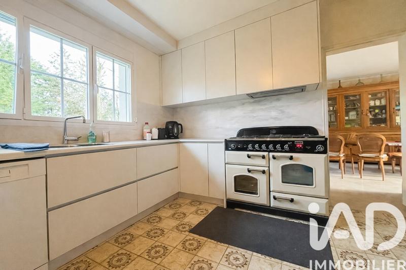 Maison - 239 m² - 8 pièces