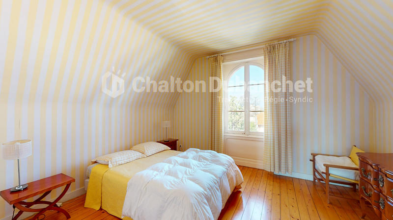 Maison - 299 m² - 7 pièces