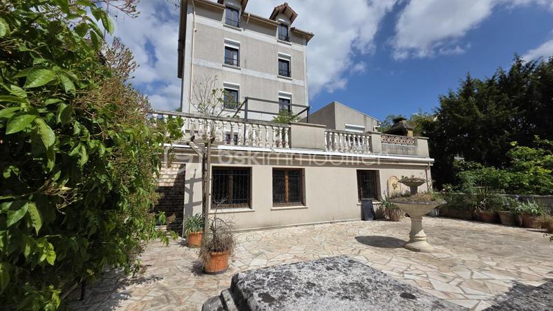 Maison - 300 m² - 10 pièces