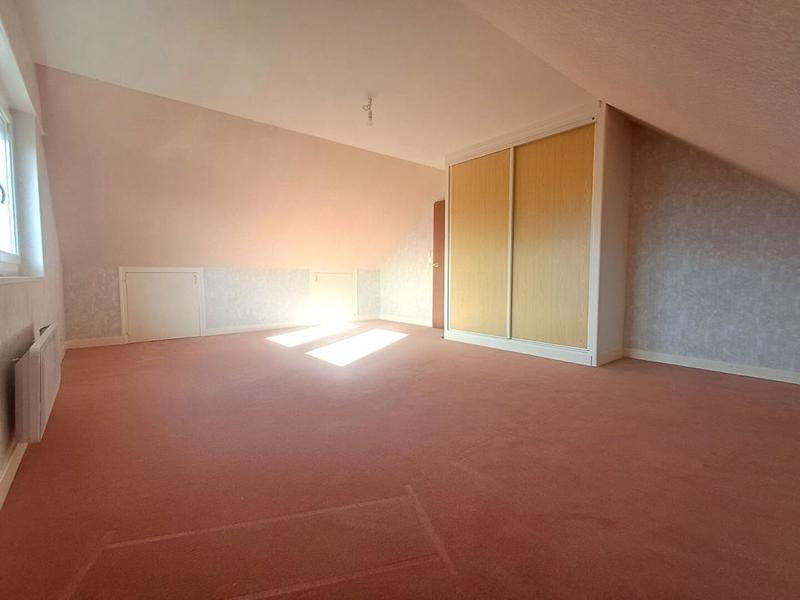 Maison - 180 m² - 8 pièces