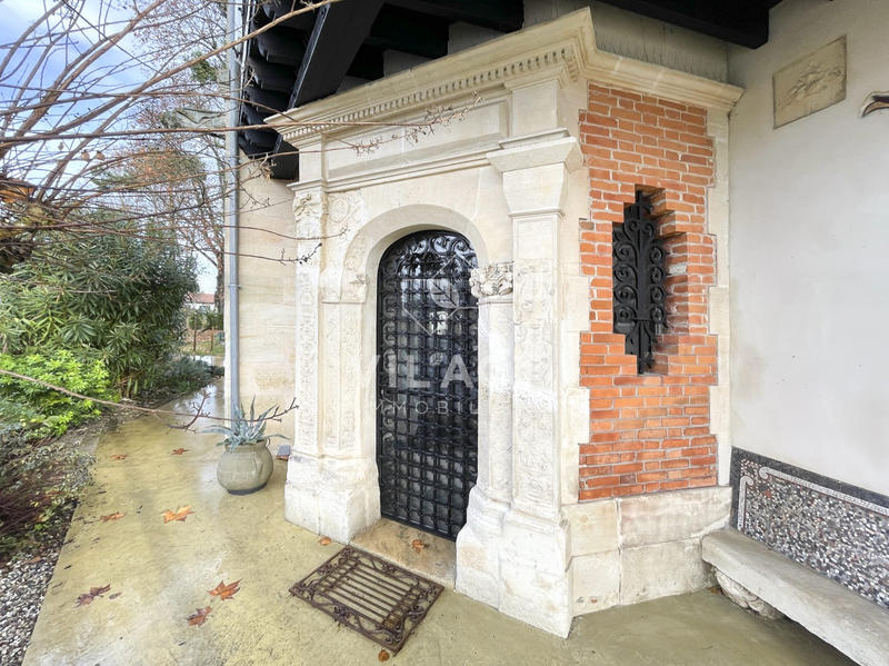 Maison - 330 m² - 9 pièces