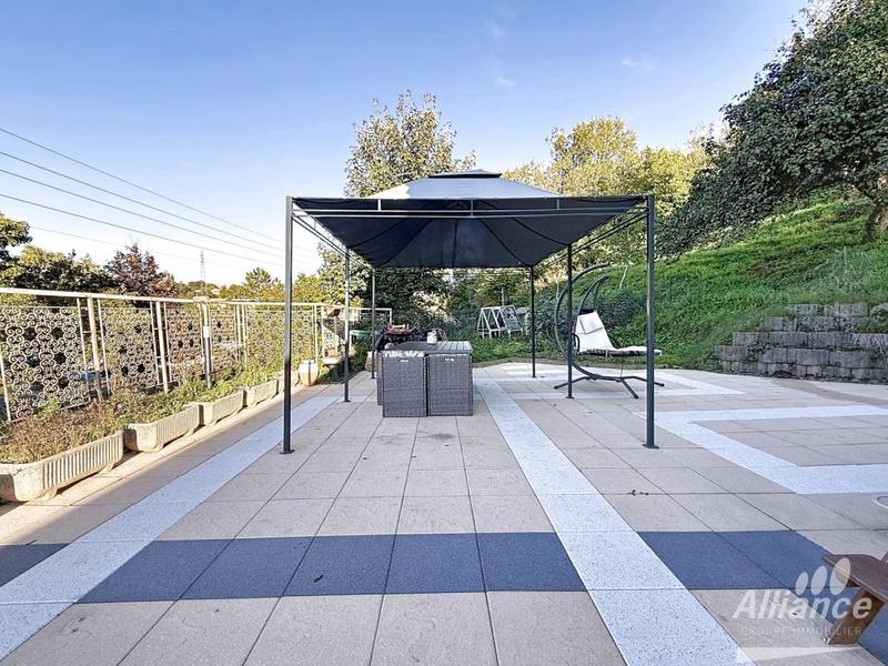 Maison - 222 m² - 9 pièces