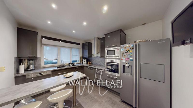 Maison - 215 m² - 5 pièces