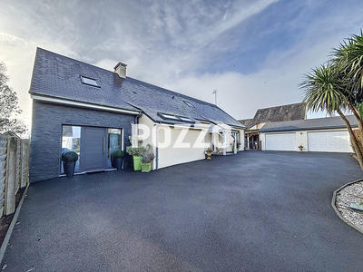 Maison - 230 m² - 7 pièces