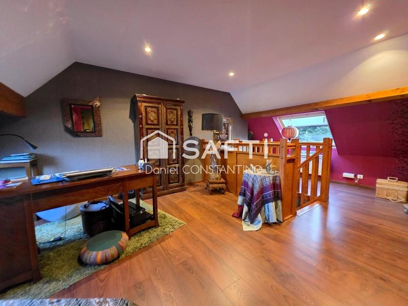 Maison - 200 m² - 8 pièces