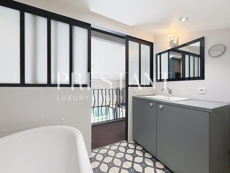 Maison - 200 m² - 9 pièces