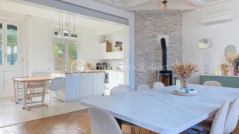 Propriété - 280 m² - 10 pièces