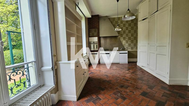 Demeure - 420 m² - 11 pièces