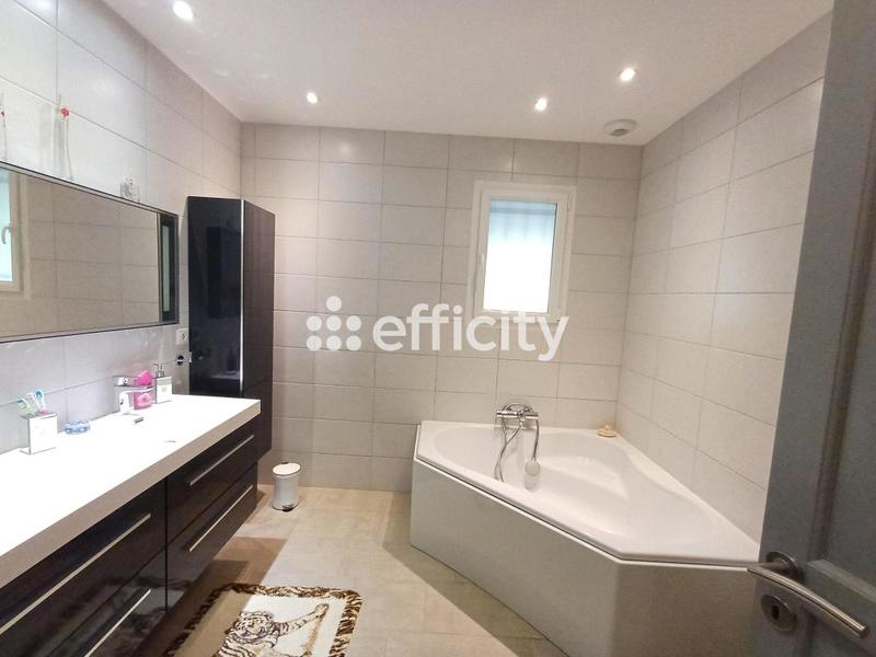 Villa - 155 m² - 6 pièces