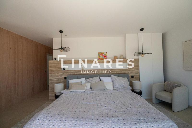 Maison - 230 m² - 5 pièces