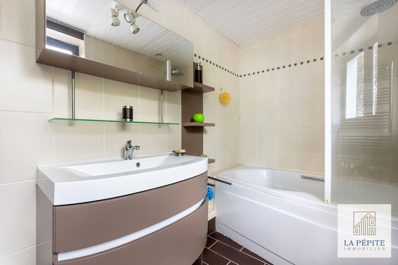 Maison - 275 m² - 7 pièces