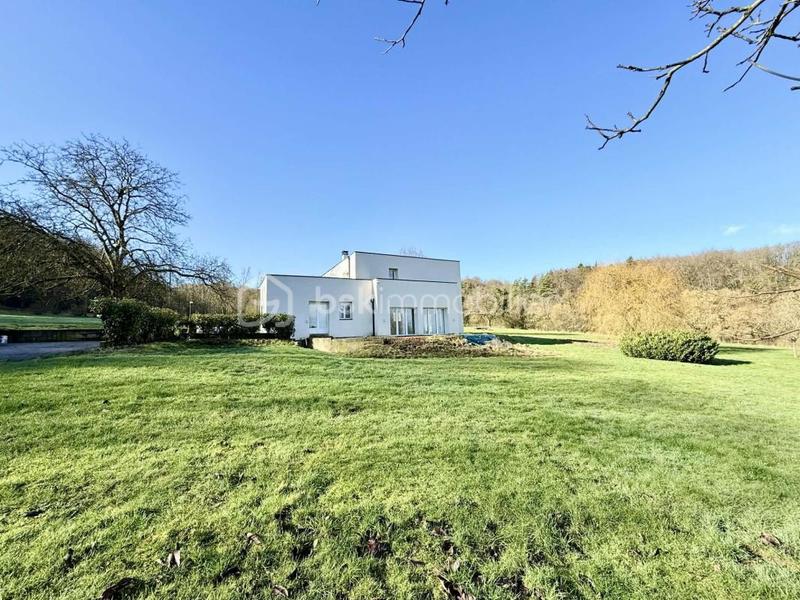 Propriété - 195 m² - 9 pièces