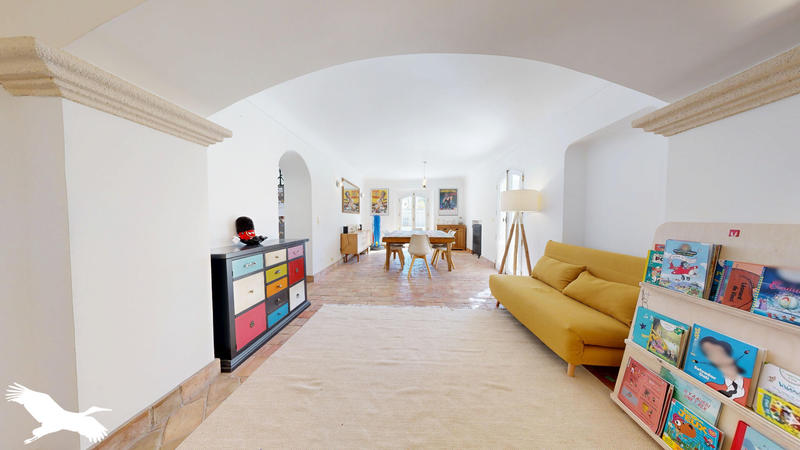 Maison - 220 m² - 5 pièces