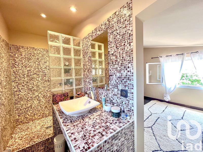 Maison - 182 m² - 7 pièces