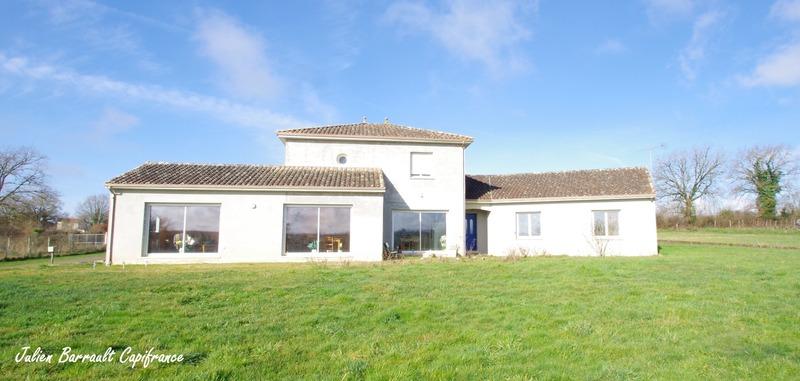 Maison - 210 m² - 6 pièces