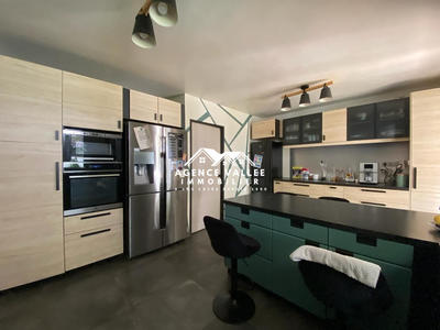 Maison - 163 m² - 8 pièces