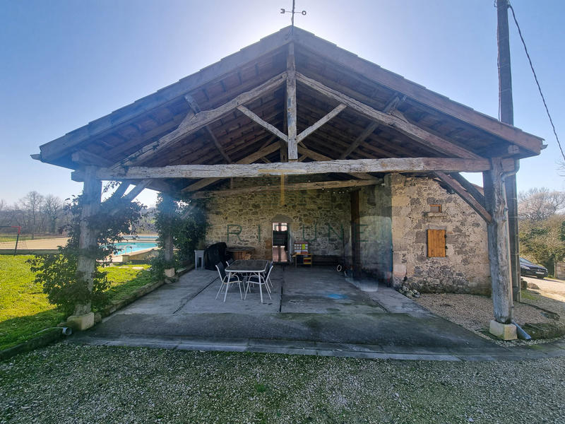 Maison - 210 m² - 6 pièces