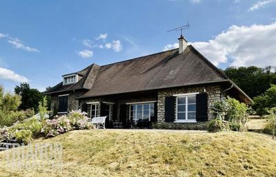 Maison - 290 m² - 9 pièces