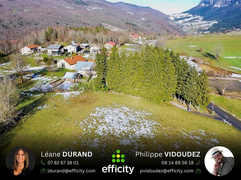 Terrain constructible - 2 300 m²
