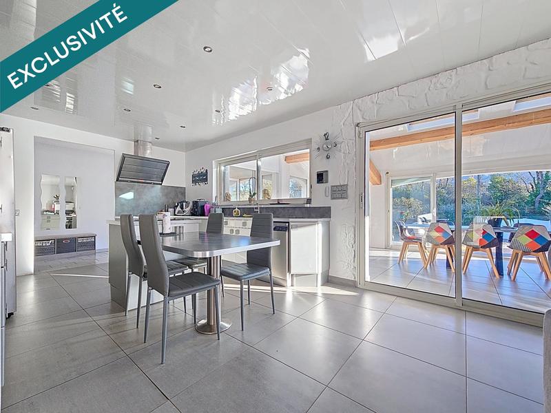 Villa - 182 m² - 6 pièces