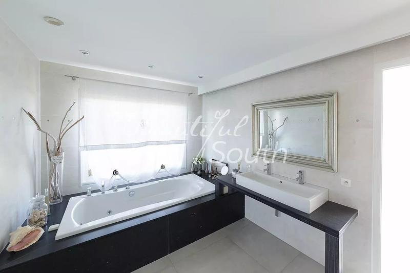 Maison - 279 m² - 6 pièces