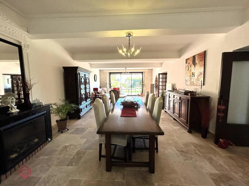 Maison de village - 405 m² - 13 pièces