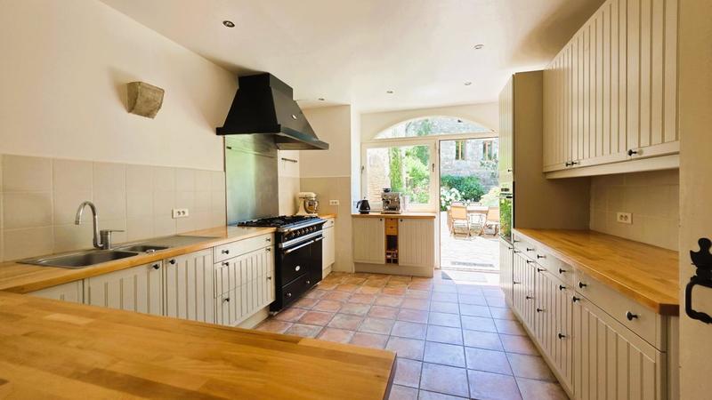 Propriété - 470 m² - 17 pièces