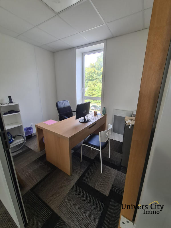 Bureau - 129 m² - 1 pièce