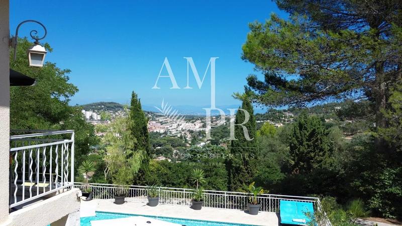 Villa - 380 m² - 8 pièces