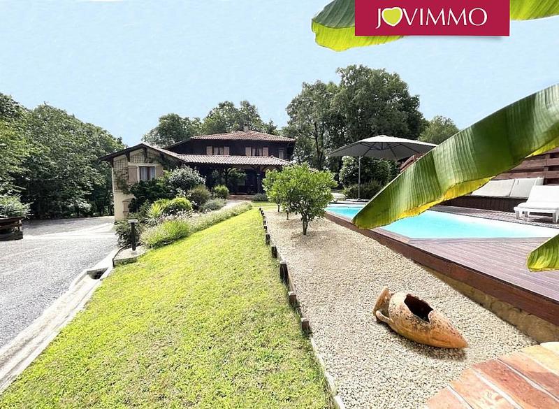 Maison - 204 m² - 7 pièces