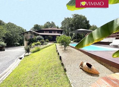 Maison - 204 m² - 7 pièces