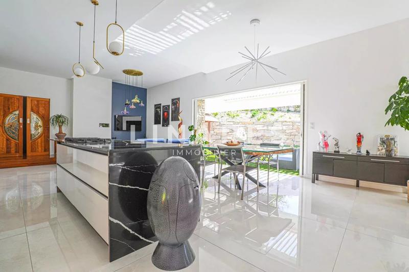 Maison - 280 m² - 4 pièces