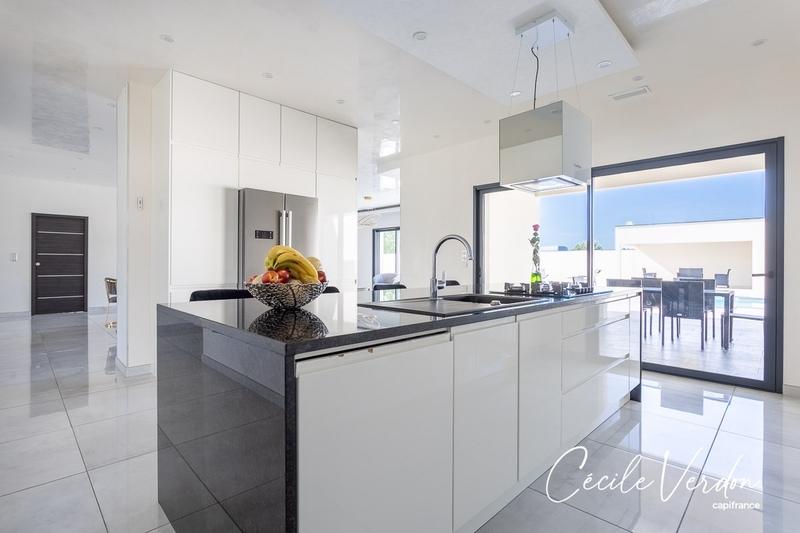 Maison - 281 m² - 9 pièces