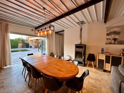 Demeure - 230 m² - 6 pièces