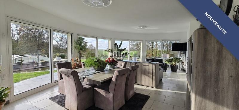 Maison - 232 m² - 6 pièces