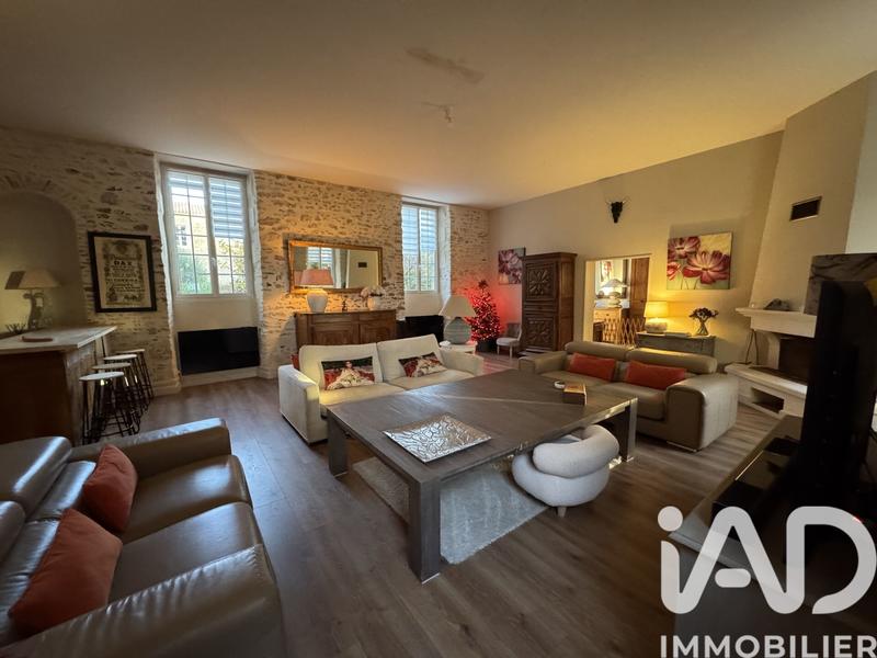 Maison - 215 m² - 7 pièces