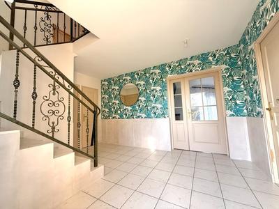 Maison - 230 m² - 7 pièces