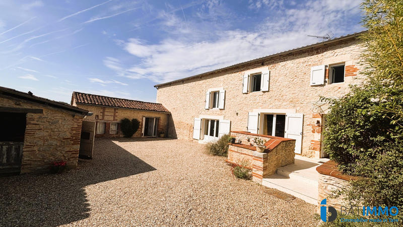 Maison - 280 m² - 6 pièces