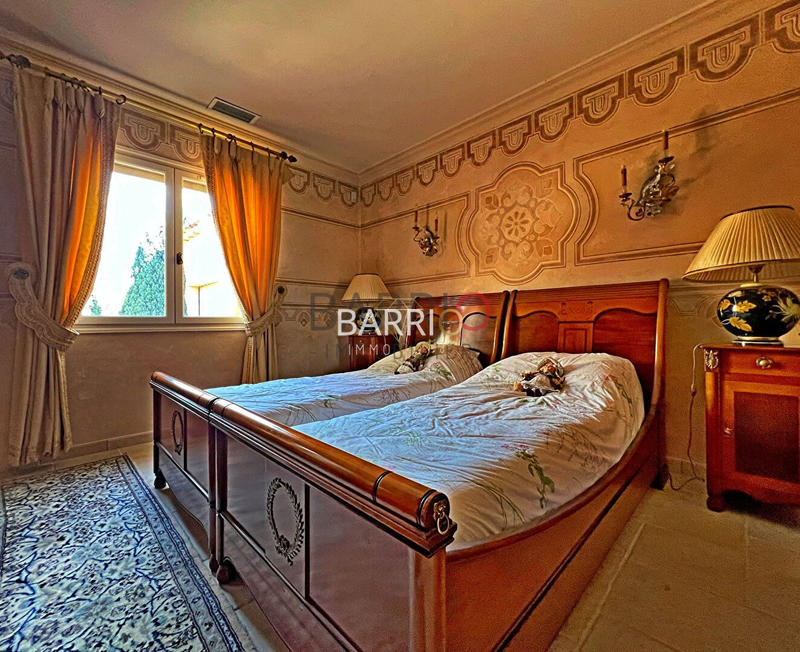 Maison - 208 m² - 7 pièces