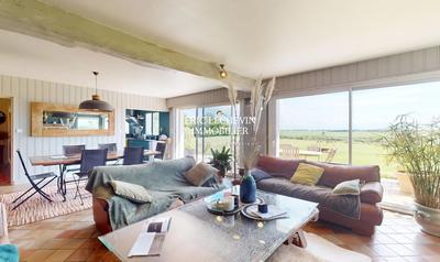 Maison - 270 m² - 8 pièces