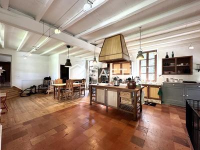 Maison - 282 m² - 7 pièces