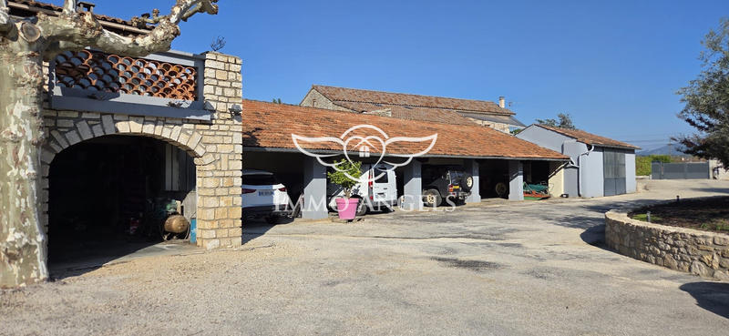 Mas - 554 m² - 26 pièces