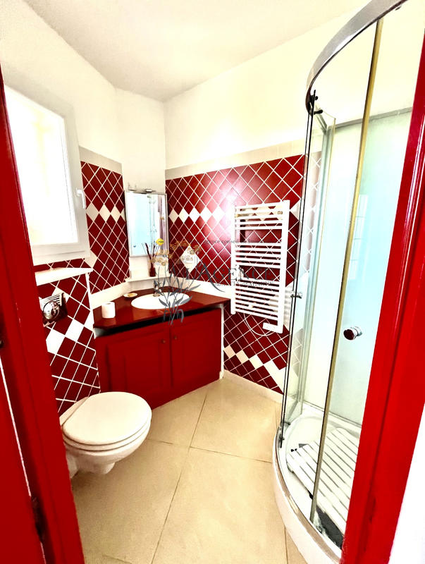 Villa - 315 m² - 15 pièces