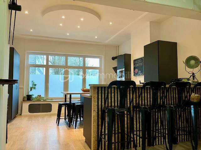 Maison - 228 m² - 9 pièces