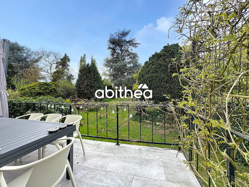 Maison - 220 m² - 9 pièces