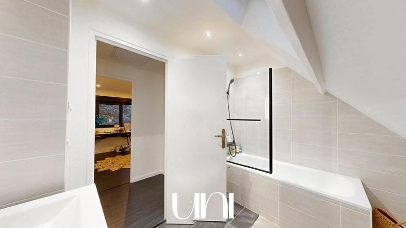 Maison - 208 m² - 9 pièces