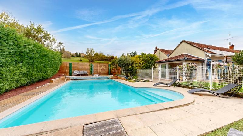 Maison - 260 m² - 9 pièces