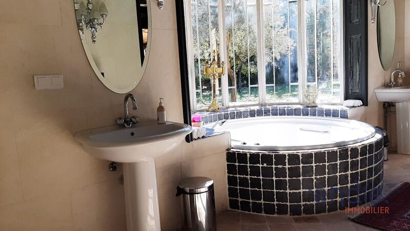 Maison - 300 m² - 8 pièces