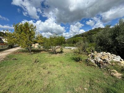 Terrain constructible - 1 094 m²