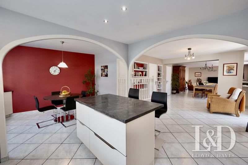 Maison ancienne - 205 m² - 7 pièces